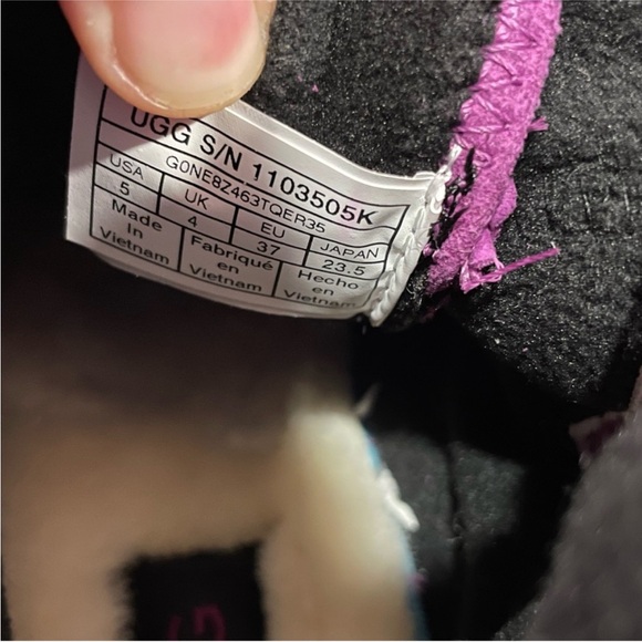 UGG Kids Boots in Purple and Black - Picture 6 of 6